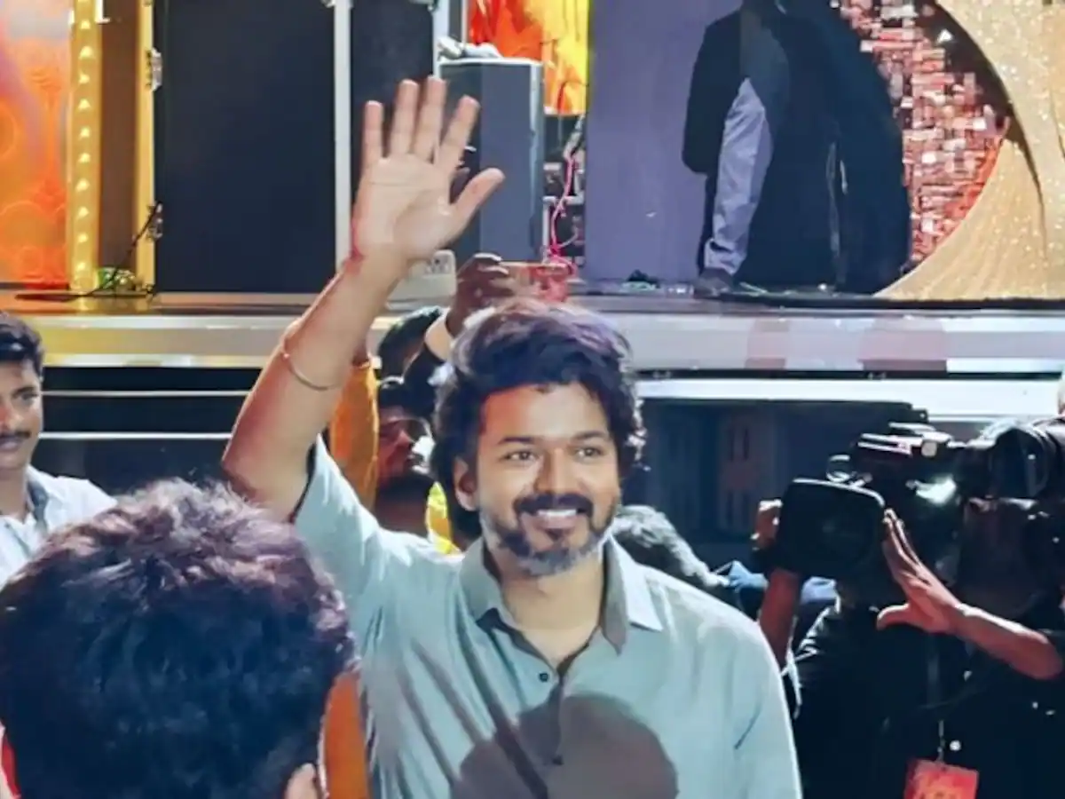 நடிகர் விஜய் அரசியலுக்கு வருவாரா?? விஜய் தாயார் ஷோபா பதில்? Thalapathy Vijay Political Entry?